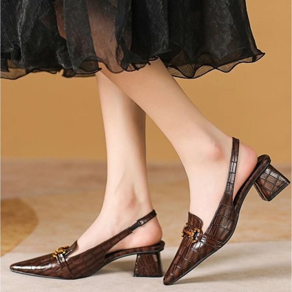 Women's Pointed Toe Mules With Back Strap - Picture 2 of 4